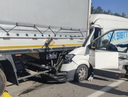 Kazada ara�ta s�k��an s�r�c�y� itfaiye kurtard�