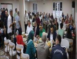 Ba�kan Orhan Gazi ve �ehit aileleriyle yemekte bulu�tu