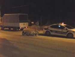 Otomobil motosiklete �arpt� 1 yaral�