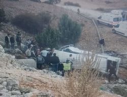 Tar�m i��isi ta��yan minib�s� �arampole yuvarland� 4 �l� 14 yaral�